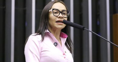 Ivoneide Caetano apresenta pacote de projetos para ampliar direitos das mulheres e das famílias atípicas