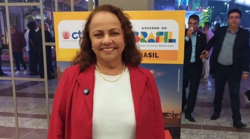 Na inauguração do VLT, Aladilce critica sistema municipal de transporte: “Frota sucateada”