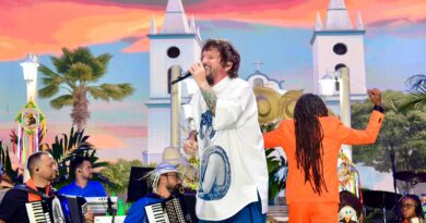 Saulo Fernandes agita Paripe com show especial de São João