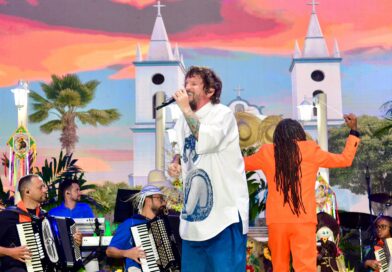 Saulo Fernandes agita Paripe com show especial de São João