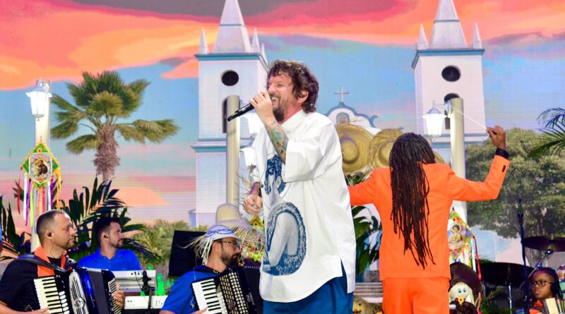 Saulo Fernandes agita Paripe com show especial de São João