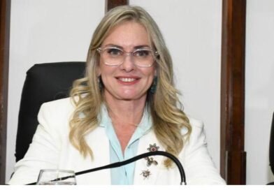 Ivana Bastos celebra o aniversário de 117 anos de Santa Maria da Vitória