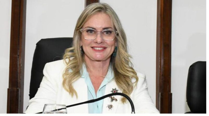Ivana Bastos celebra o aniversário de 117 anos de Santa Maria da Vitória