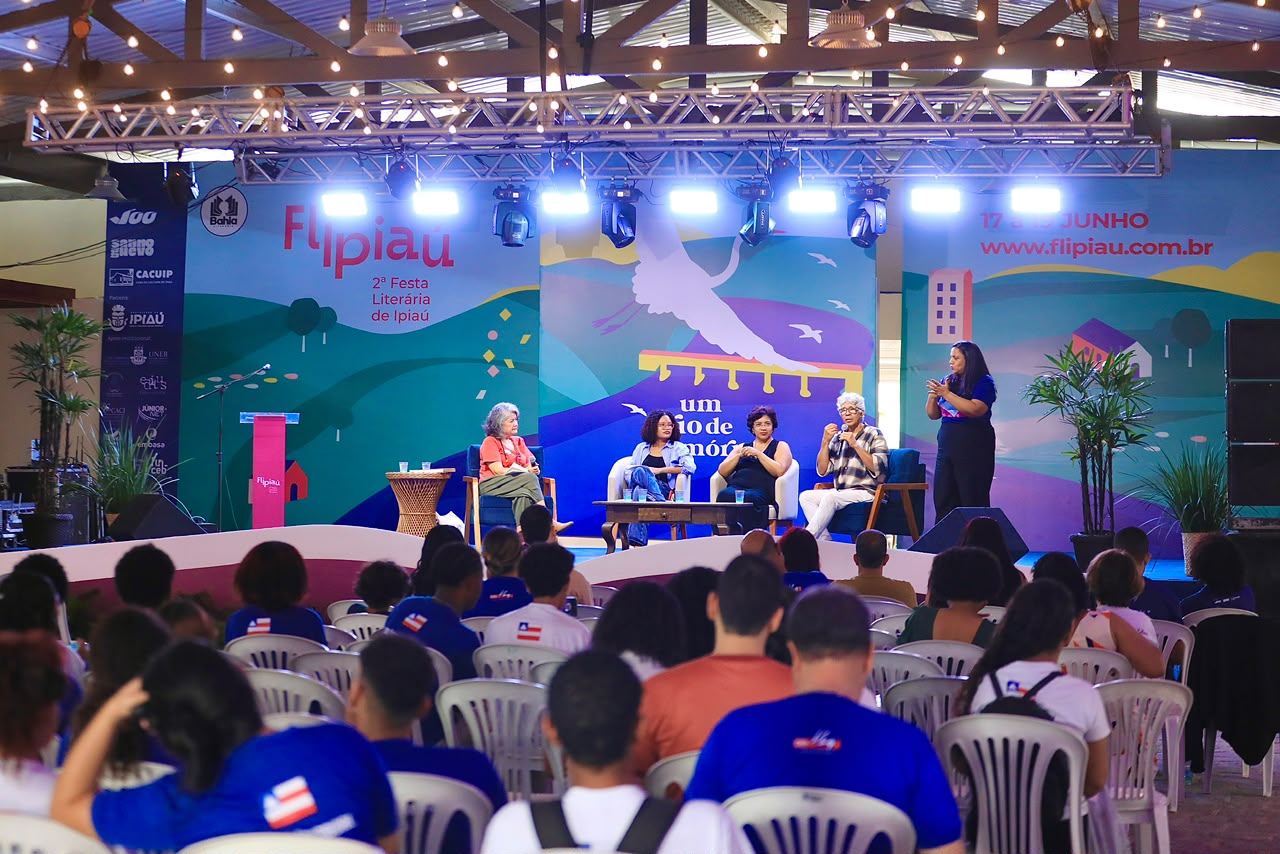 Estudantes da rede estadual celebram diversidade de gêneros literários na II Festa Literária de Ipiaú