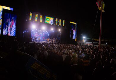 Praça da Matriz fica completamente tomada pelo público na primeira noite do Pedrão de Lauro 2026