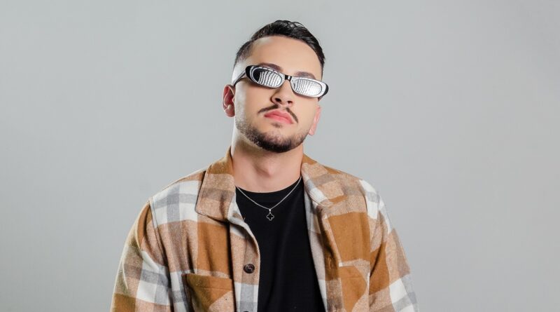 Cantor Pedro Vinícius anima festejos juninos em Pernambuco, Alagoas e Paraíba