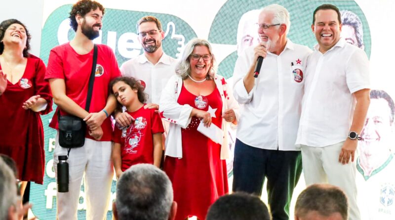 Solla reúne autoridades, lideranças e militância no lançamento da pré-candidatura a deputado federal