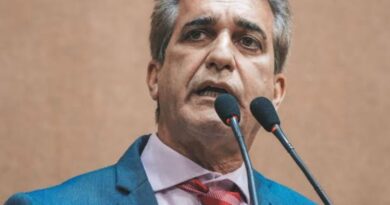 Com R$ 293 milhões contratados para evitar alagamentos, Salvador amanhece debaixo d’água e a Prefeitura deve explicações, cobra deputado