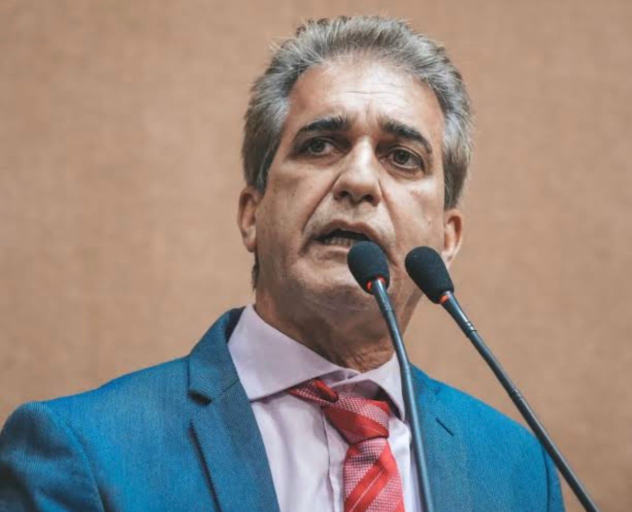 Com R$ 293 milhões contratados para evitar alagamentos, Salvador amanhece debaixo d’água e a Prefeitura deve explicações, cobra deputado
