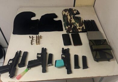 PM prende suspeitos e apreende armas após homicídio em Feira de Santana