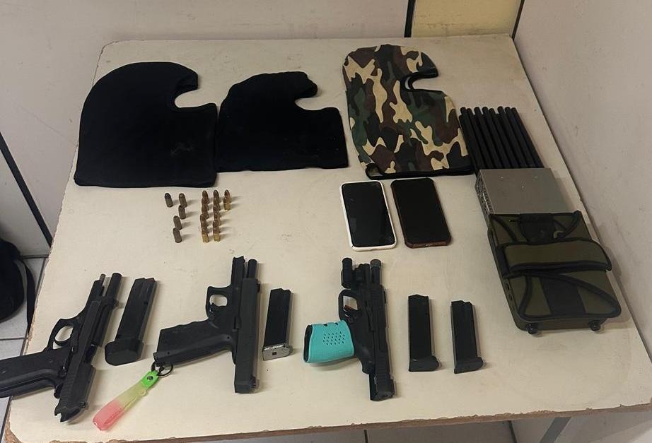 PM prende suspeitos e apreende armas após homicídio em Feira de Santana