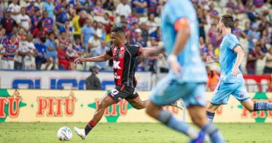Vitória vence Fortaleza de virada no Castelão e abre vantagem na final da Copa do Nordeste