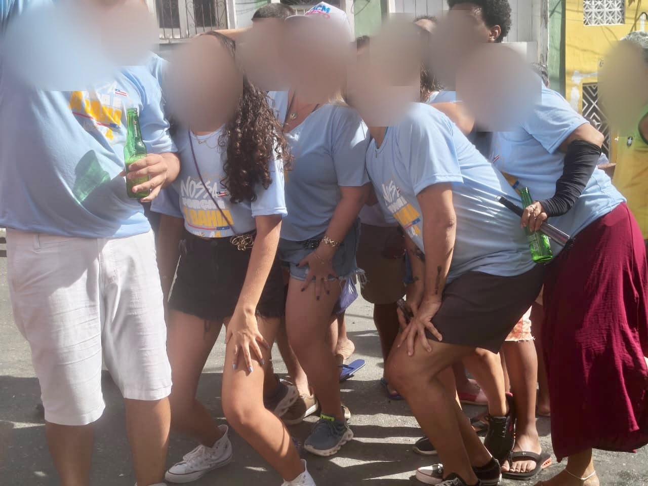 Denúncia aponta uso de camisetas, bonés e distribuição de cerveja a simpatizantes de ACM Neto no 2 de Julho