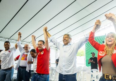 Júlio reúne apoio de lideranças, é acompanhado por multidão e mostra força no PGP do Vale do Jiquiriçá