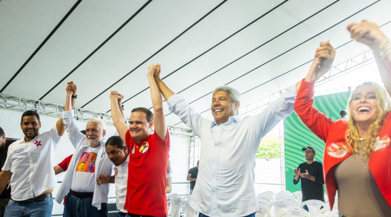 Júlio reúne apoio de lideranças, é acompanhado por multidão e mostra força no PGP do Vale do Jiquiriçá