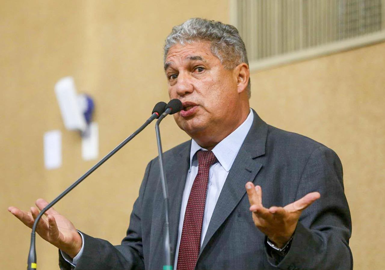”Sem assunto e sem proposta, ACM Neto procura qualquer coisa para atacar o governo nas redes sociais”, diz Rosemberg