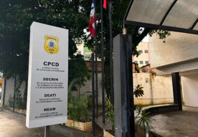 Mulher é presa por racismo religioso e dano qualificado em investigação sobre ataque a terreiro em Salvador