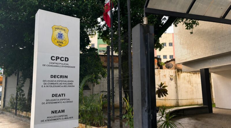 Mulher é presa por racismo religioso e dano qualificado em investigação sobre ataque a terreiro em Salvador