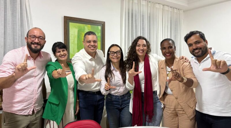 Ivoneide recebe apoio do presidente do PT de Feira de Santana e amplia força no município