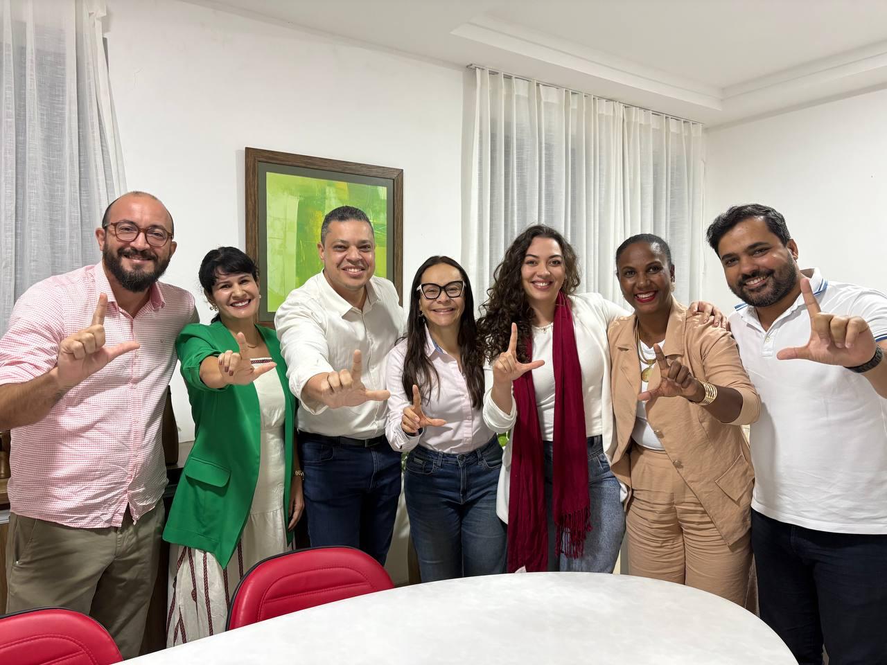 Ivoneide recebe apoio do presidente do PT de Feira de Santana e amplia força no município
