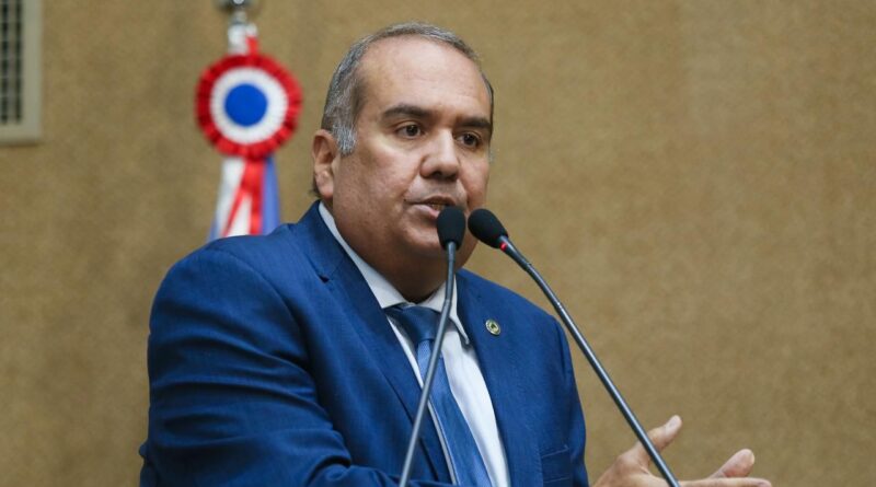 Deputado critica suspensão de serviços públicos para mobilizar servidores do interior a ato político de Jerônimo em Jequié