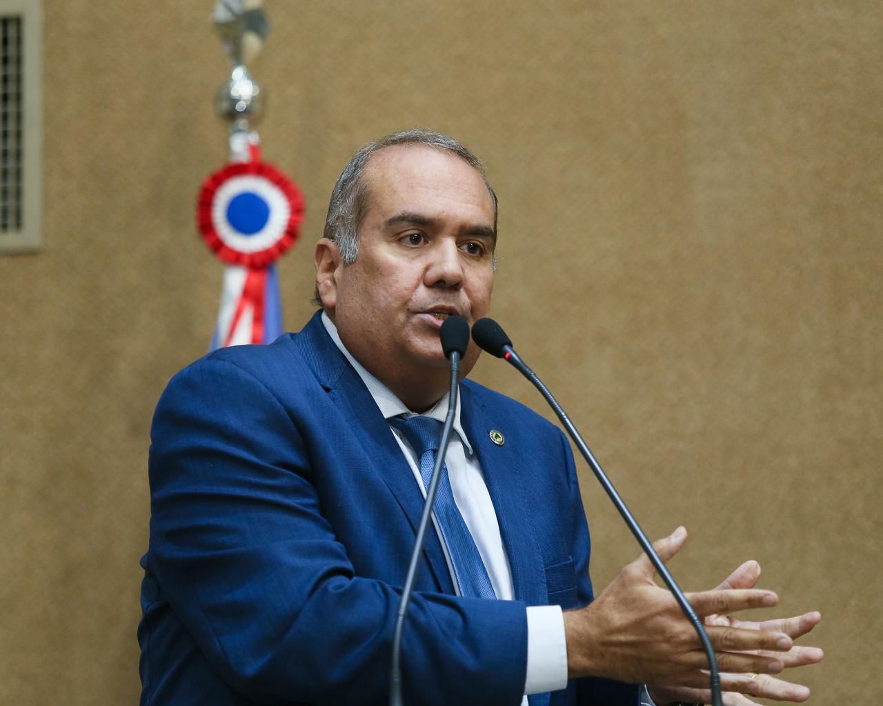 Deputado critica suspensão de serviços públicos para mobilizar servidores do interior a ato político de Jerônimo em Jequié