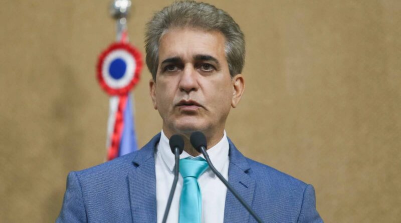 “Bruno Reis se contradiz e deixou Salvador entregue ao lixo e aos escândalos”, dispara Robinson Almeida, em resposta ao prefeito