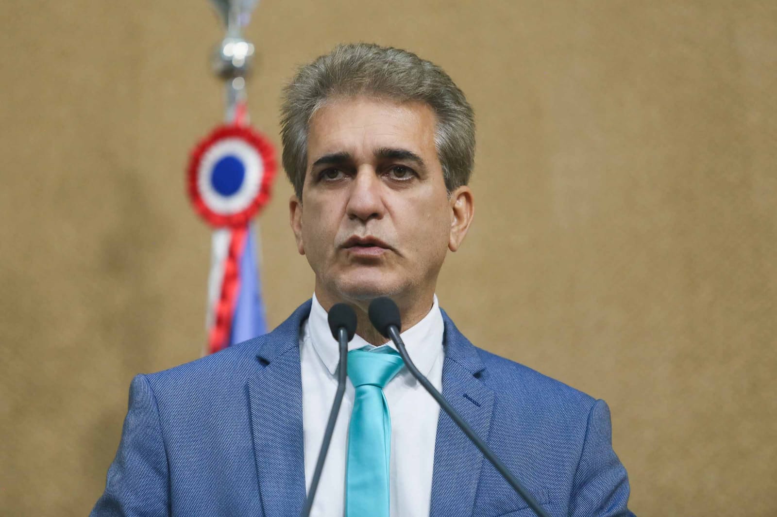 “Bruno Reis se contradiz e deixou Salvador entregue ao lixo e aos escândalos”, dispara Robinson Almeida, em resposta ao prefeito