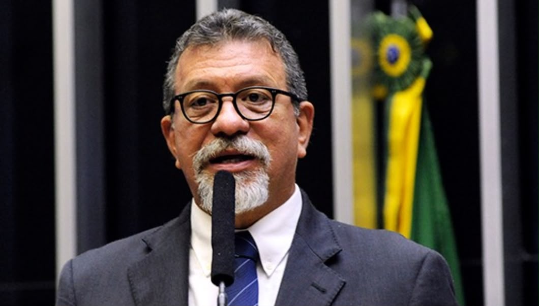 Afonso Florence cobra de Bruno quais medidas tomou depois que soube das irregularidades na prefeitura