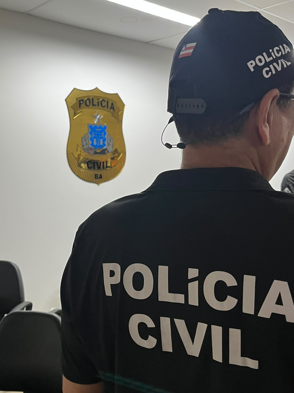 Suspeito de roubo é preso ao tentar extorquir vítima para devolver celular