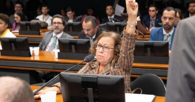 Lídice diz que “provão baiano” proposto por ACM Neto é “espuma marqueteira”: “o governo já faz muito mais”