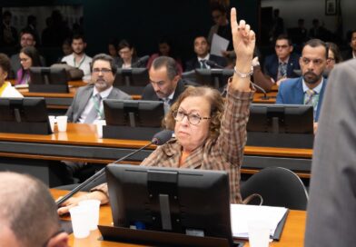 Lídice diz que “provão baiano” proposto por ACM Neto é “espuma marqueteira”: “o governo já faz muito mais”
