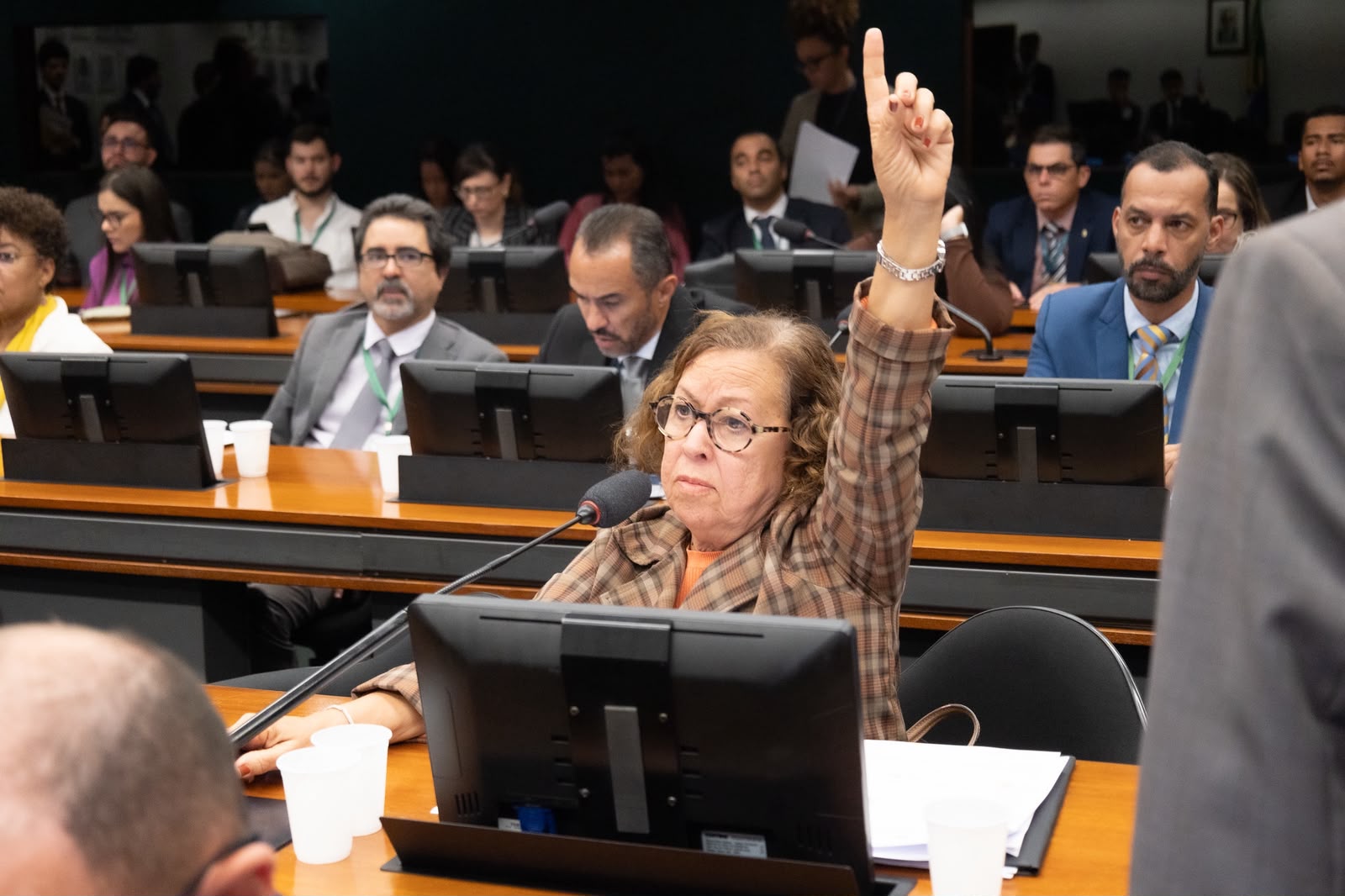 Lídice diz que “provão baiano” proposto por ACM Neto é “espuma marqueteira”: “o governo já faz muito mais”