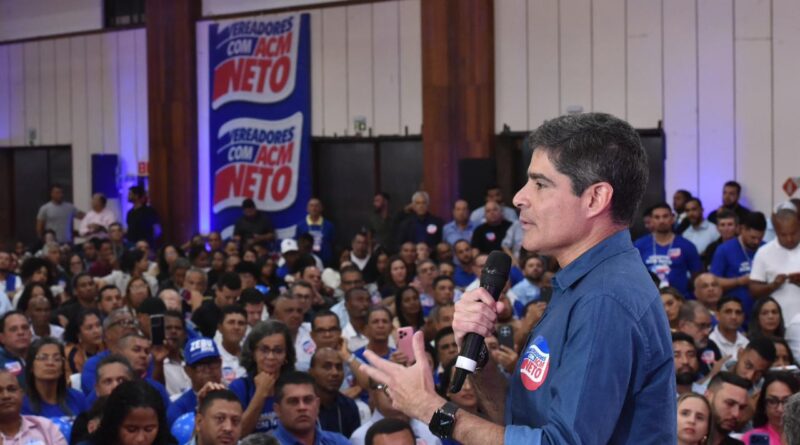 Em evento lotado, ACM Neto diz que vereadores terão canal direto para apresentar demandas na Bahia: “Vão ter vez e voz”