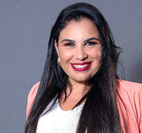 Ressaca do São João e da Copa do Mundo: especialista alerta que perda da voz após semanas de shows e excesso de gritos pode indicar lesões nas pregas vocais