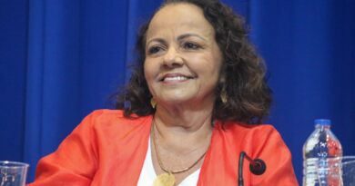 Aladilce cobra de Bruno e ACM Neto explicação sobre “recuo” de 90% para 70% da obra da Escola do Curralinho