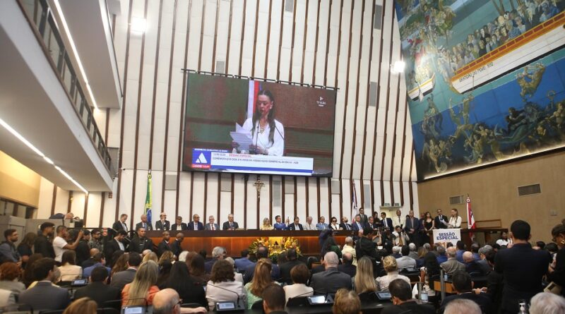 Ivana Bastos destaca presidência de Isabela Suarez na homenagem aos 215 anos da Associação Comercial