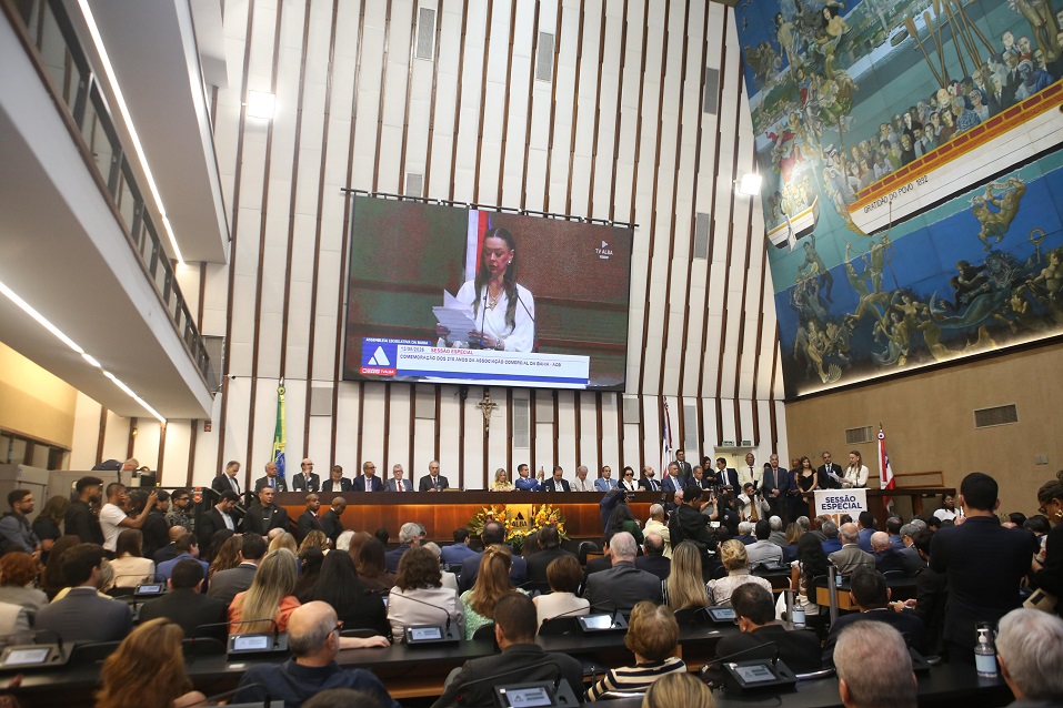 Ivana Bastos destaca presidência de Isabela Suarez na homenagem aos 215 anos da Associação Comercial