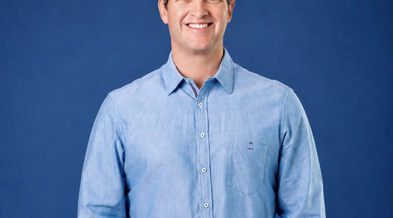 Candidato do PSD usa passarela para rebater críticas de ACM Neto à ponte