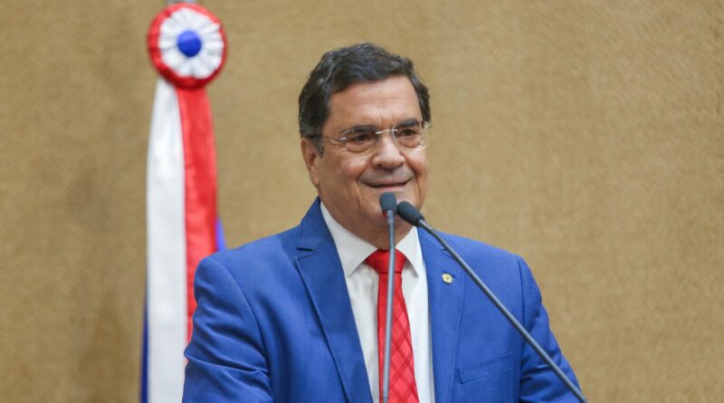 Ângelo sugere a ACM Neto usar inteligência artificial para pesquisar avanços da educação na Bahia