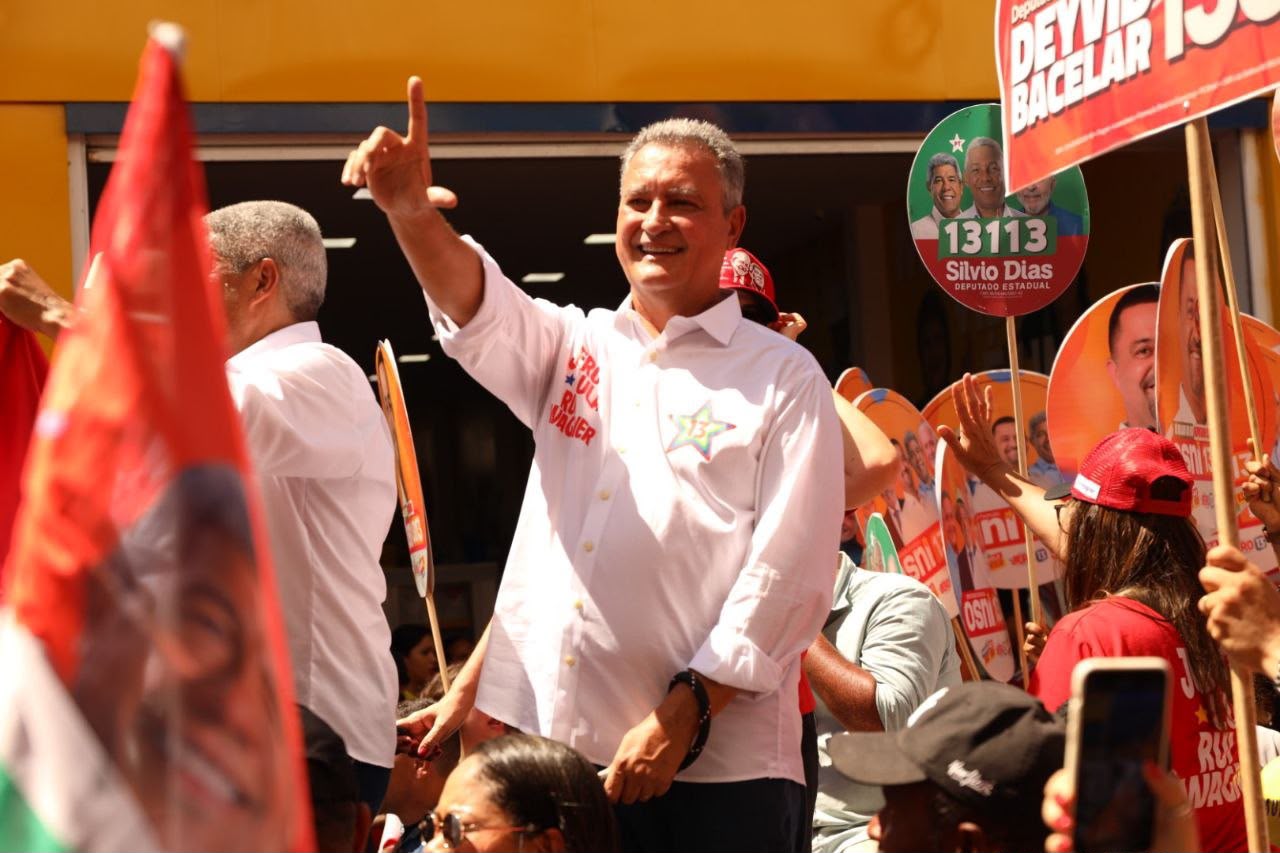 : “Lula fez história em Feira com volume de entregas do Minha Casa, Minha Vida na Bahia”, afirmou Rui Costa em ato político em Feira de Santana