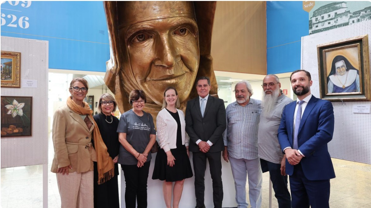 Exposição em homenagem a Santa Dulce dos Pobres continua no TJBA até 14 de agosto
