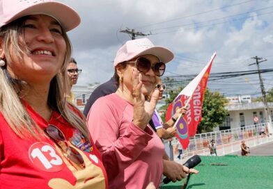 Ivoneide percorre ruas de Camaçari para fortalecer o time de Lula e Jerônimo