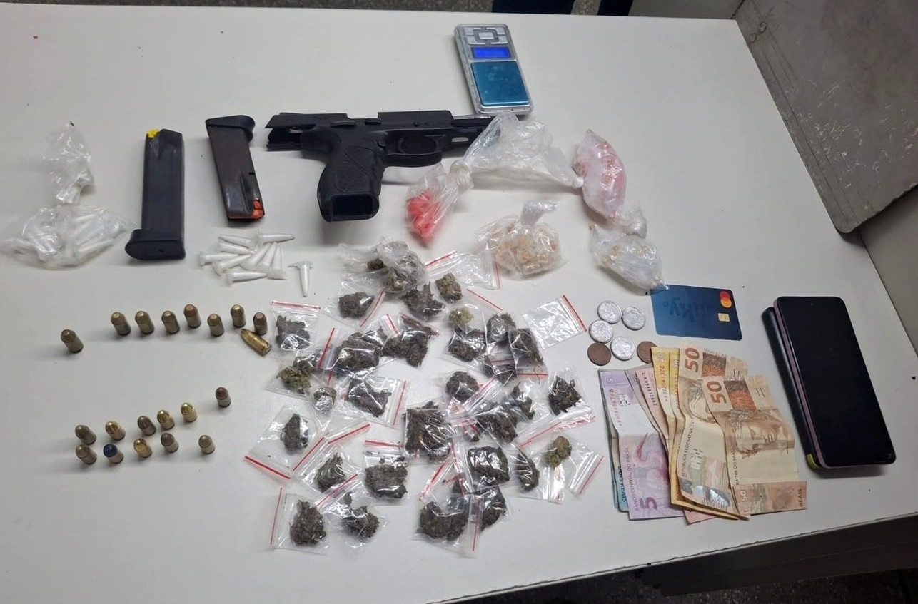PM prende suspeito de tráfico de drogas na FederaçãoCom o suspeito, foi encontrada uma pistola com munições