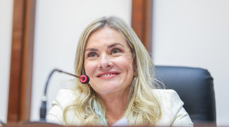 Ivana Bastos comemora crescimento do emprego formal no país, principalmente entre as mulheres