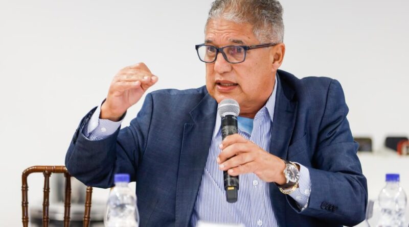 Deputado diz que ACM Neto tenta censurar na Justiça os fatos negativos de sua carreira política