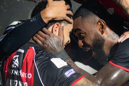 Vitória vence Botafogo no Barradão e conquista primeiro triunfo no returno do Brasileirão