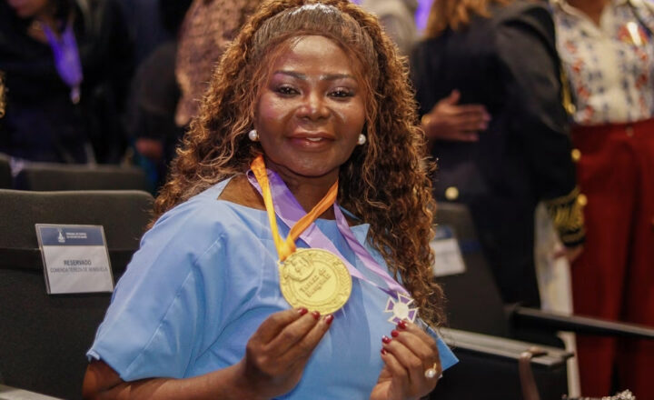 Ireuda Silva recebe Comenda Tereza de Benguela por atuação em defesa das mulheres negras