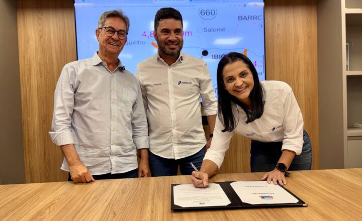 Estado da Bahia entrega escola em Saubara e autoriza pavimentação em Floresta Azul