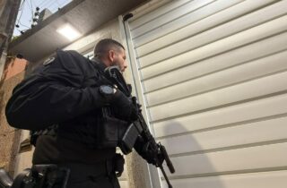 Megaoperação desarticula esquema interestadual de tráfico de armas e drogas